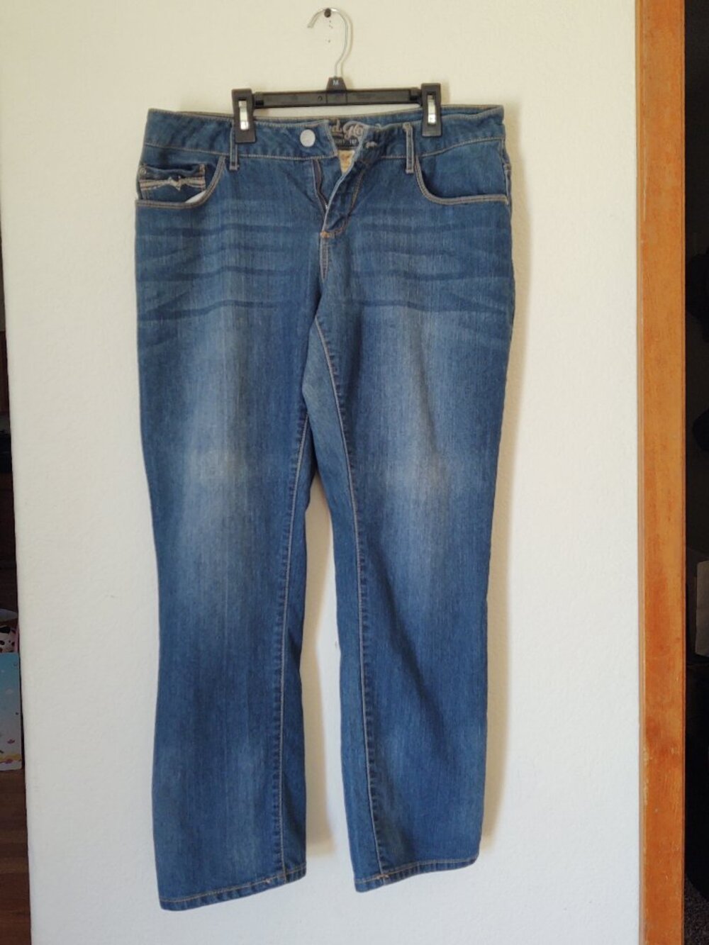 FADED GLORY SIZE 14 PETITE 5 POCKET EMBROIDERED FLARE STITCH STRAIGHT LEG JEANS